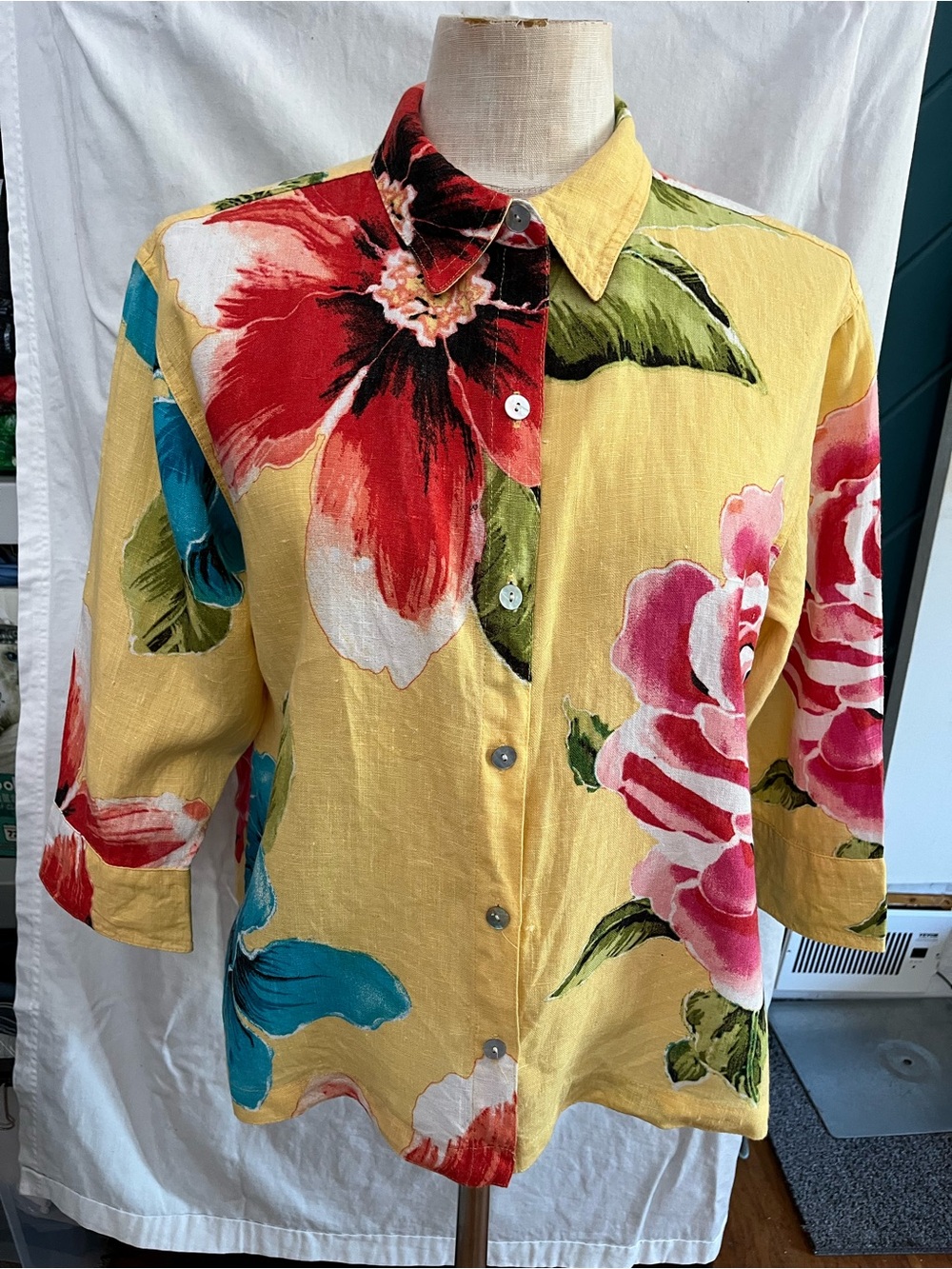 Chico’s Linen shirt/ blazer yellow w/floral size 1 (US 8)